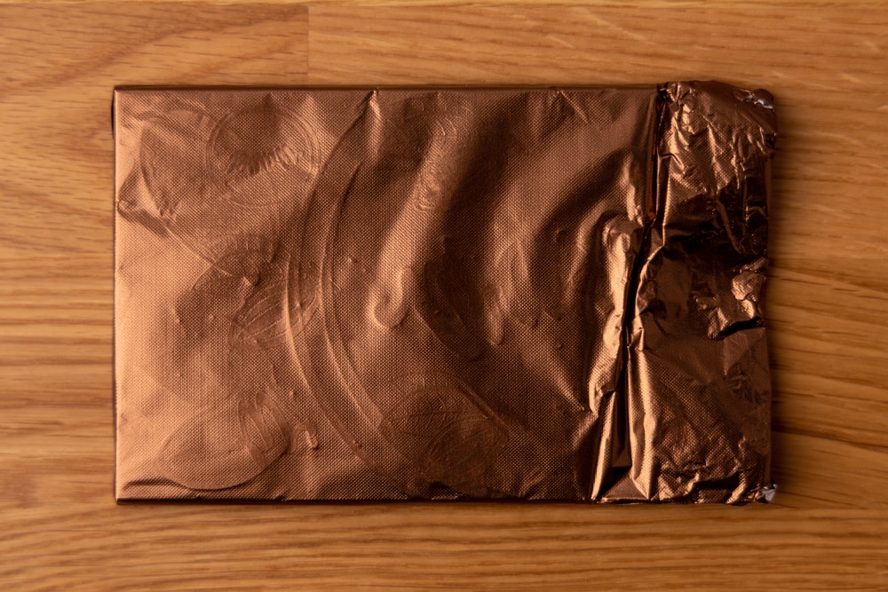 Chocolate envuelto en su papel de aluminio