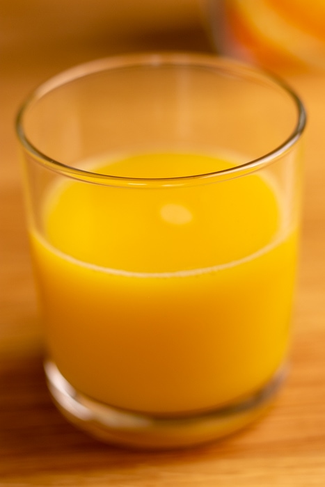 Jugo de naranja en un vaso