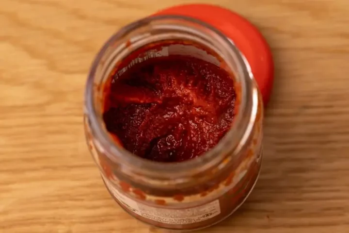 Pasta de tomate en frasco