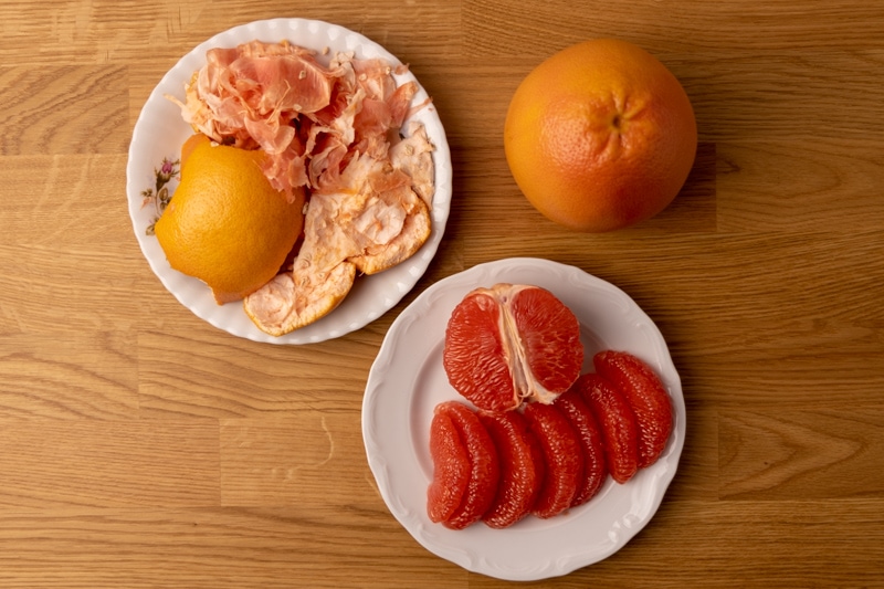 peel the grapefruit