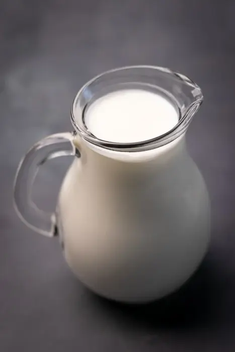 Suero de leche en jarra