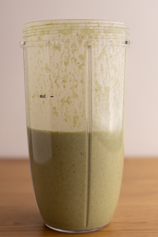 Green smoothie with molasses