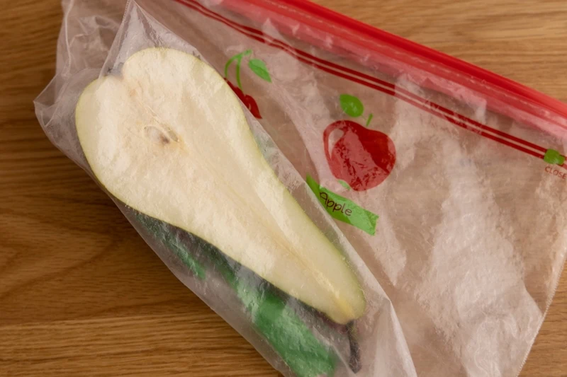 Cómo almacenar peras: una bolsa para congelar