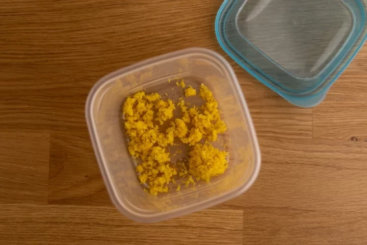 Como guardar la ralladura de limon en un recipiente con cierre