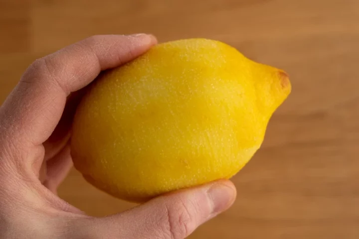 Limón entero descongelado
