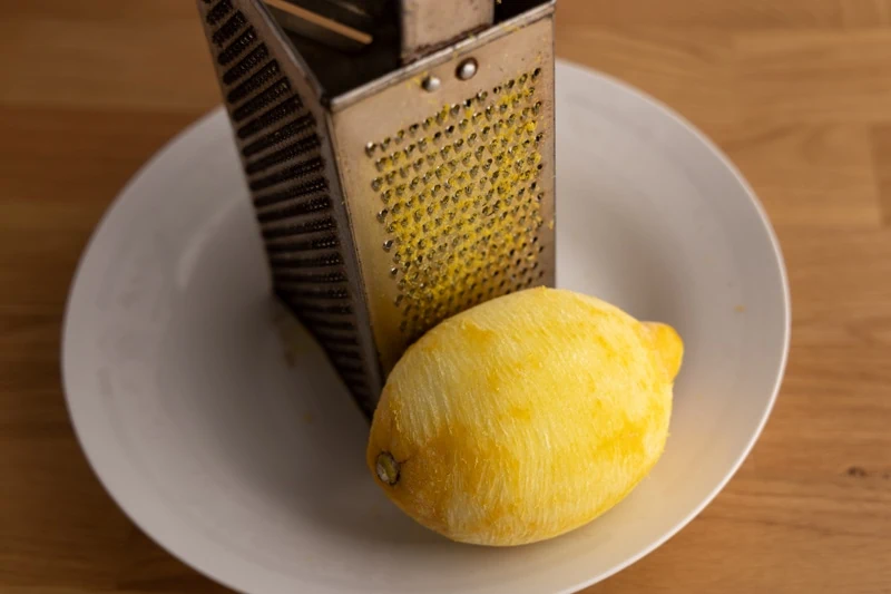 Rallar el limón congelado