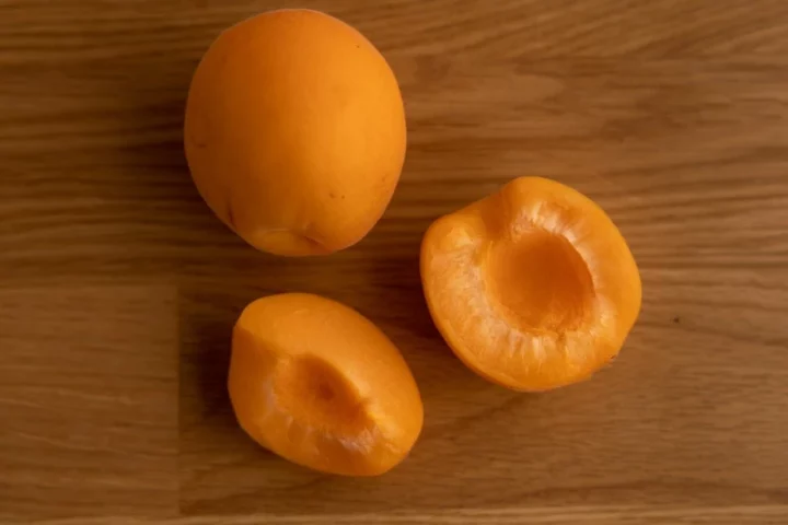 Whole and sliced ​​apricots