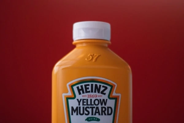 Frasco de mostaza amarilla Heinz