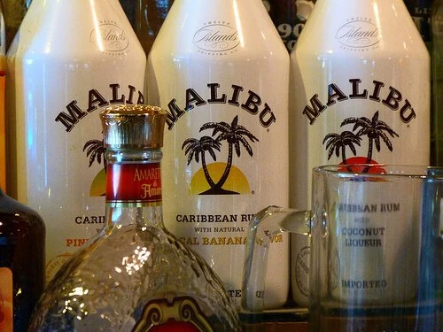 Tres botellas de Malibu