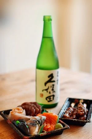 Una botella de sake