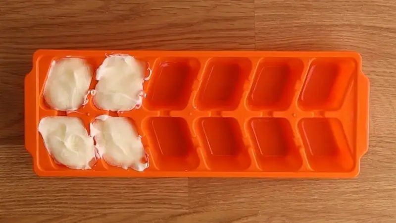 cubitos de nata agria congelada listos