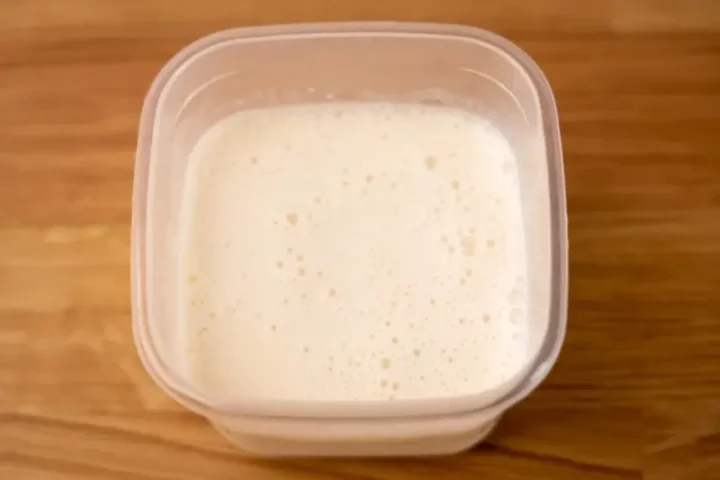 leche evaporada descongelada removida