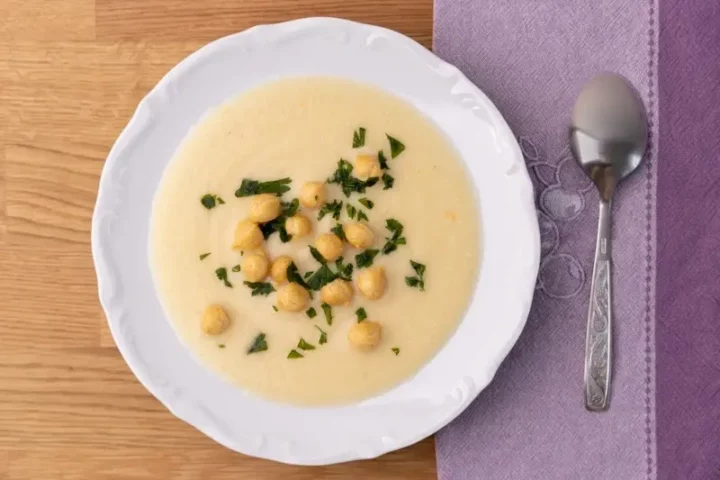 sopa cremosa con nata agria