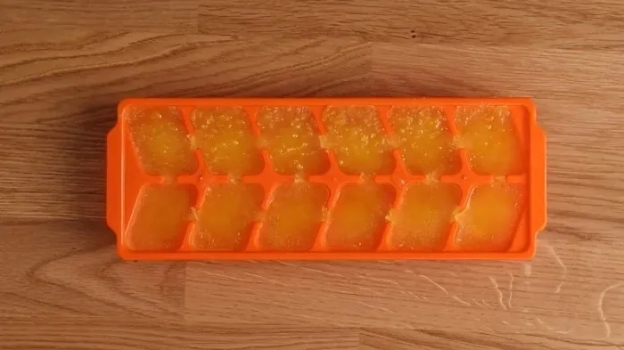cubitos de zumo de naranja congelado