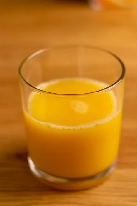 vaso de zumo de naranja 6