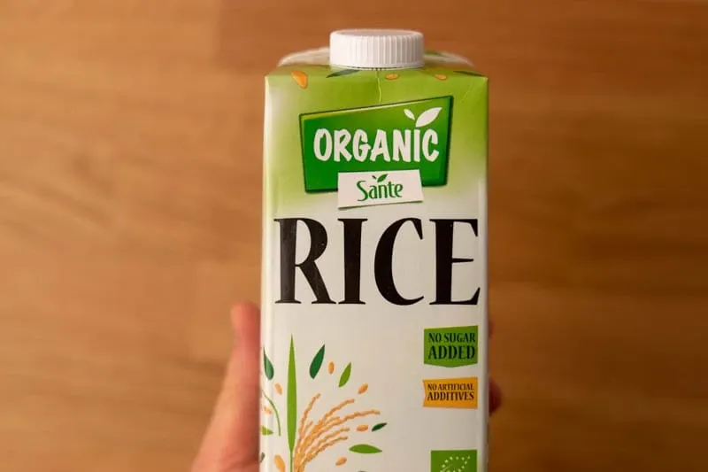 leche de arroz en la mano 8
