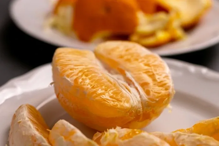pelar la naranja