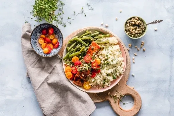 quinoa con salmon y verduras