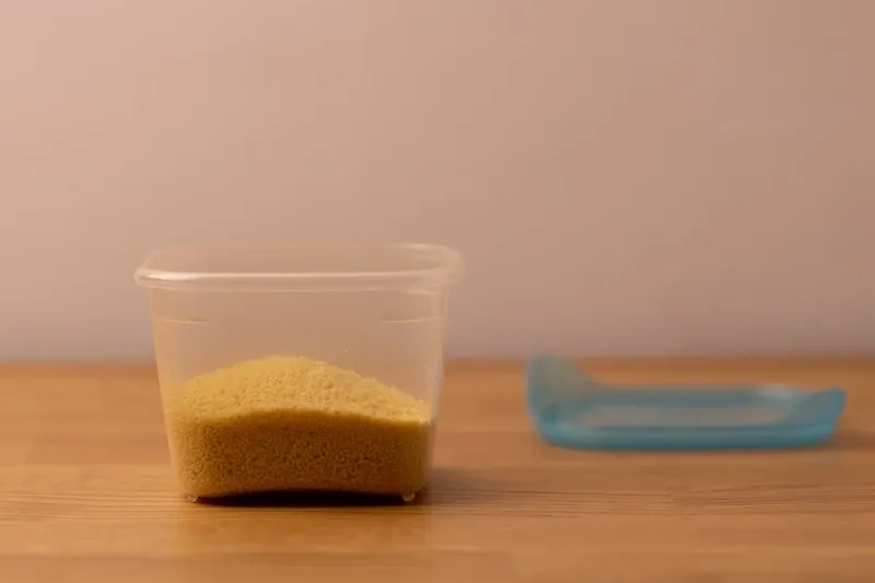 secar el cuscus en un recipiente hermetico