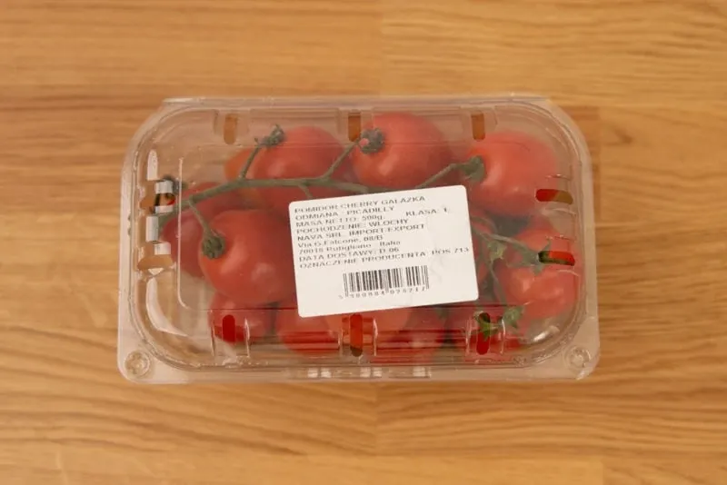 tomates cherry en envase bivalvo