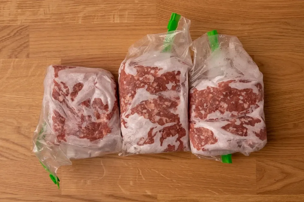 tres bolsas de carne de cerdo congelada 2