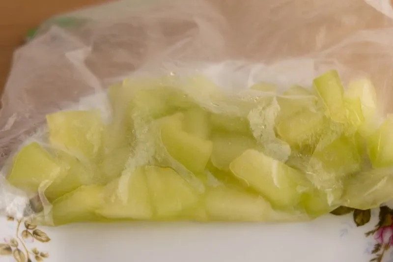 trozos de melon descongelado